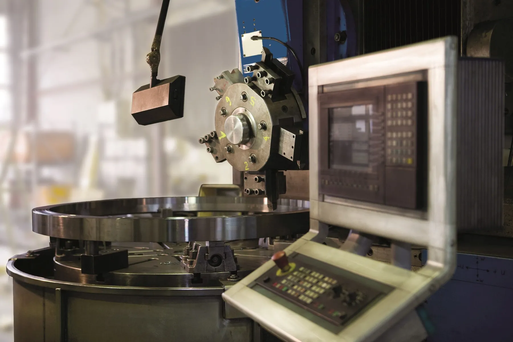 CNC-Karusselldrehmaschine mit Steuerpult
