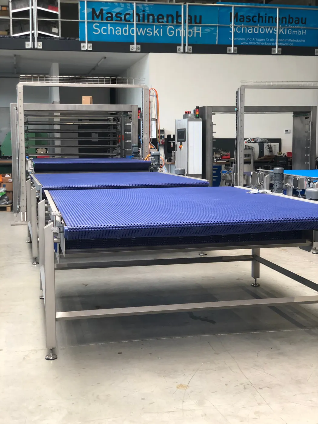 Eine der ersten Förderanlagen in der Werkstatt