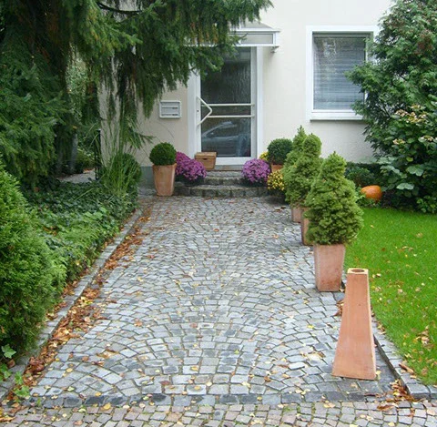 Hauszugang: Natursteinpflaster