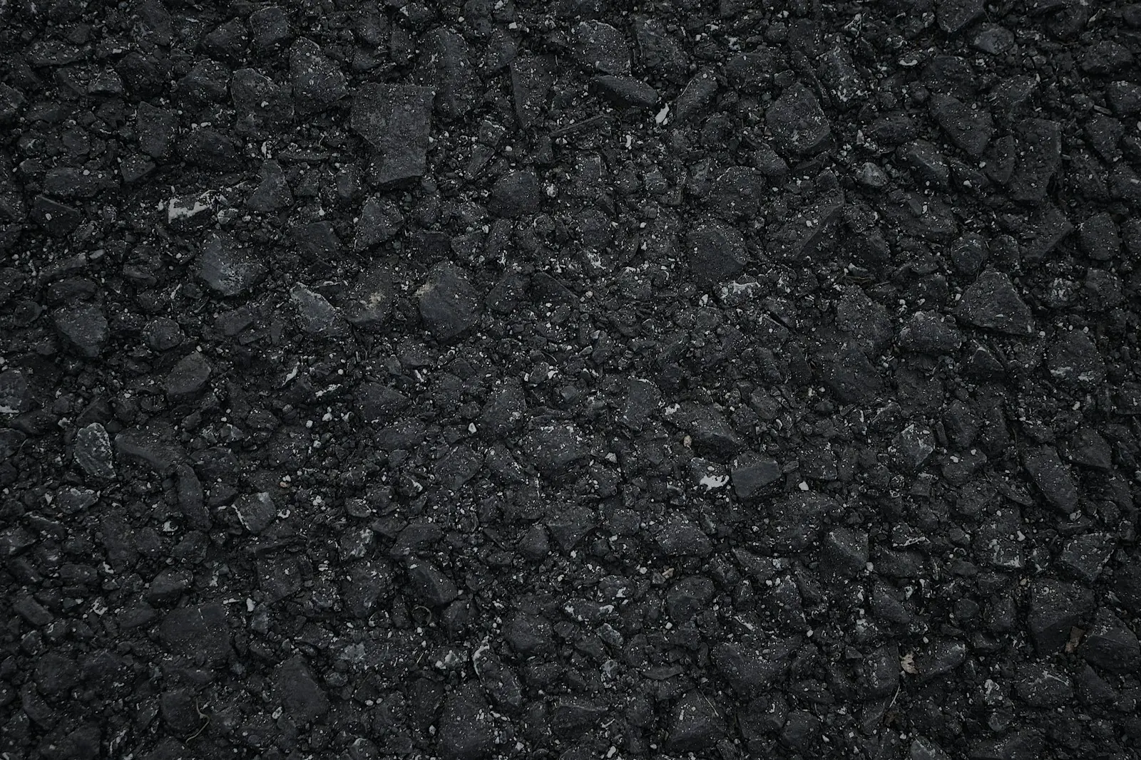 Nachher: neue, geschlossene Asphaltdeckschicht