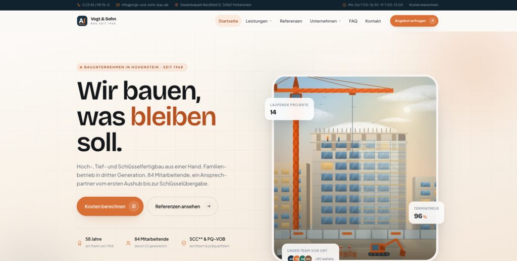 Illustration eines Baukrans vor einem im Bau befindlichen Gebäude mit eingeblendeten Kennzahlen zu Projekten und Termintreue