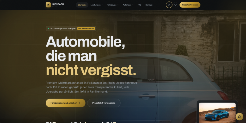 Startseite eines Autohauses mit großem Hero-Bild, weißer Überschrift und blauem Auto im Hintergrund