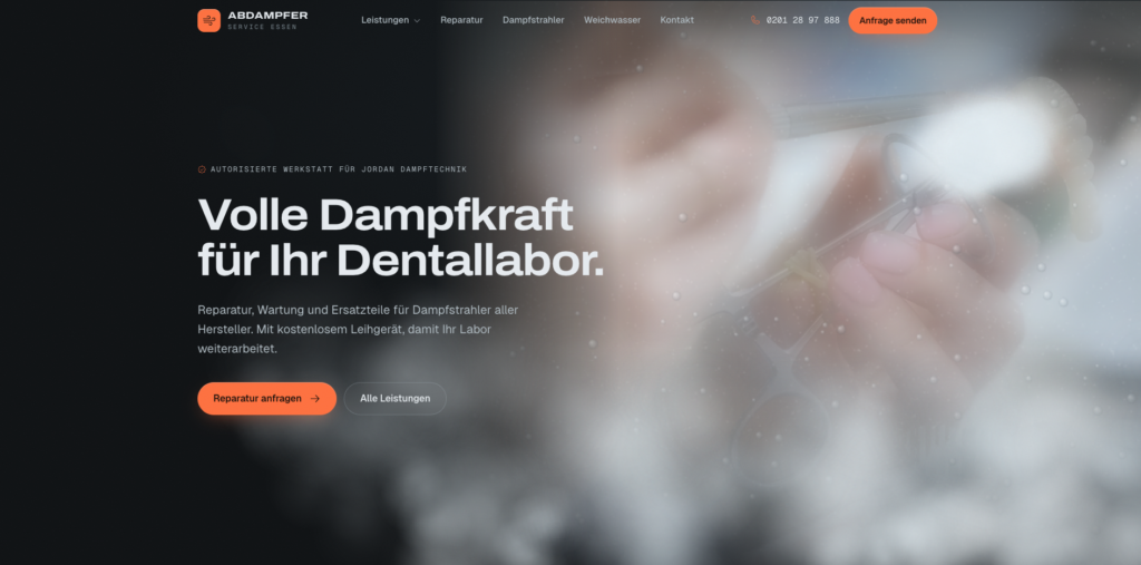 Startseite von ABDAMPFER Service Essen mit Dentallabor-Reparaturangebot und dampfstrahlender Hand im Hintergrund
